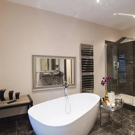Colonna 18 By Ghor Apartman