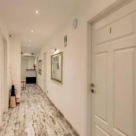 Colonna 18 By Ghor Apartman *